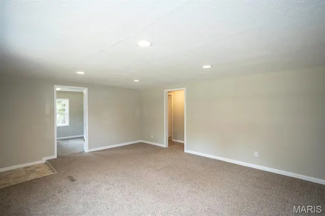Primary bedroom — 21065 Highway Y St Robert Missouri real estate
