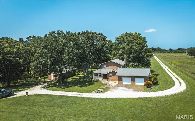 Primary bedroom — 10863 Highway 19 Cuba Missouri real estate
