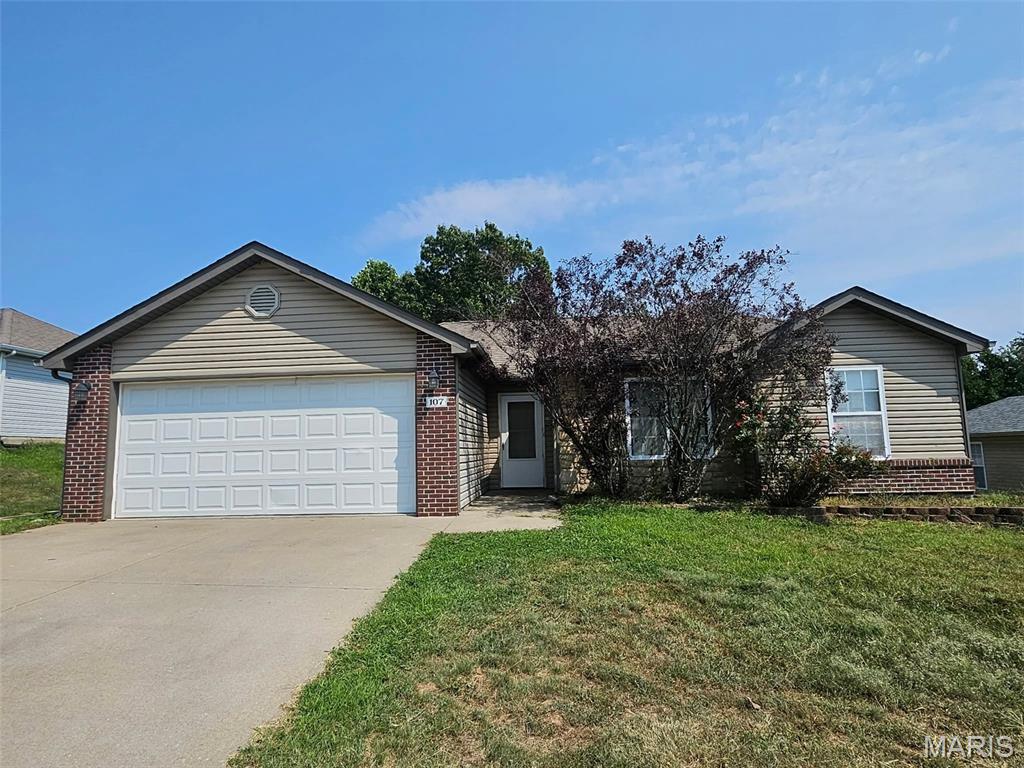 107 Pioneer Court Waynesville Missouri 3 bedroom 2 bathroom home for sale listed at $220,000
