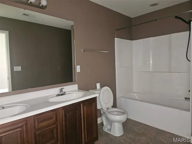 Primary bedroom — 107 Pioneer Court Waynesville Missouri real estate