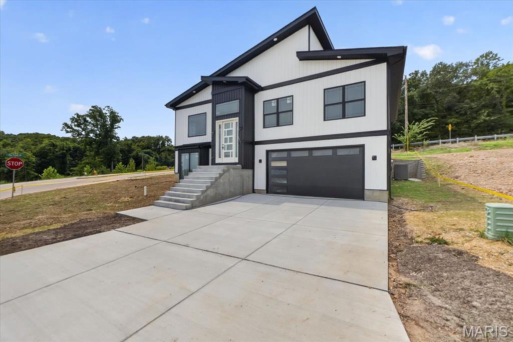 986 Hydeaway Ct Fenton Missouri 4 bedroom 3 bathroom home for sale listed at $550,000