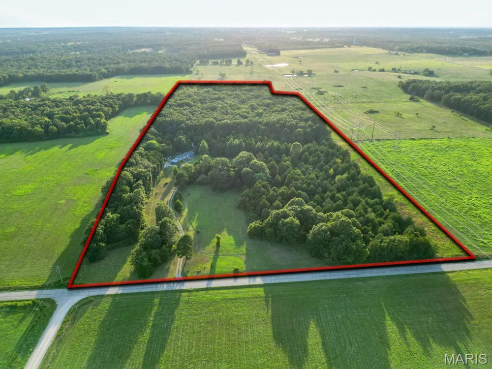 17499 Ostrich Drive Lebanon Missouri 2 bedroom 2 bathroom home for sale listed at $279,900