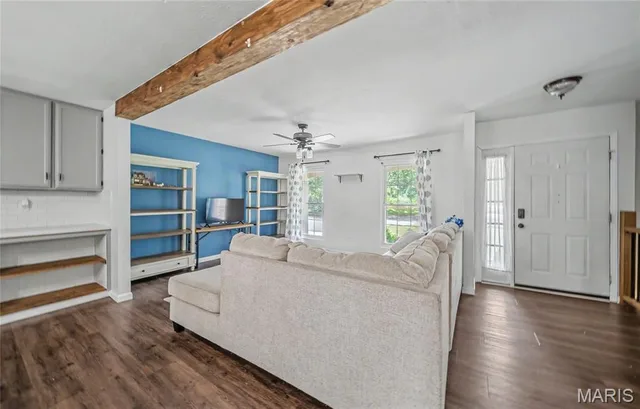 Living room — 14030 State Route O Rolla Missouri real estate