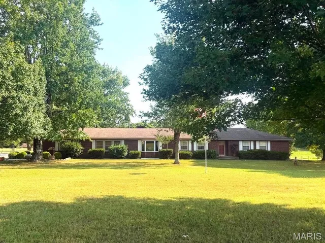 Front exterior — 17202 HIGHWAY 64 Lebanon Missouri real estate