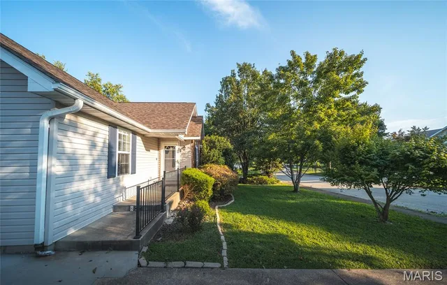 Primary bedroom — 821 Cambridge Drive Rolla Missouri real estate