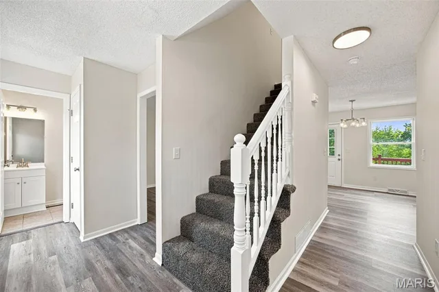 Primary bedroom — 107 Meadow Lane St Robert Missouri real estate