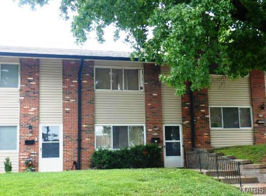 9072 Villaridge Court St Louis Missouri 2 bedroom 3 bathroom home for sale listed at $160,000