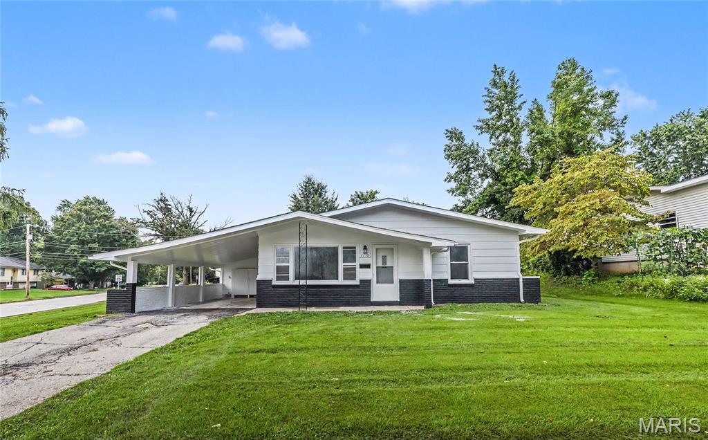 1116 E 9th Street Rolla Missouri 3 bedroom 2 bathroom home for sale listed at $190,000