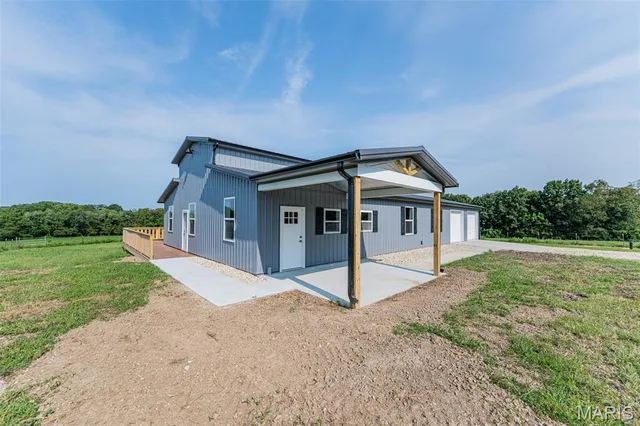 Primary bedroom — 13435 County Road 4030 Rolla Missouri real estate