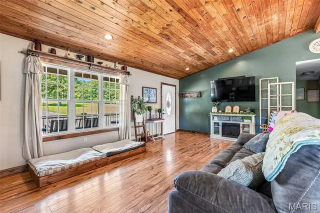 Living room — 1210 Mossy Oak Ct. Court Irondale Missouri real estate