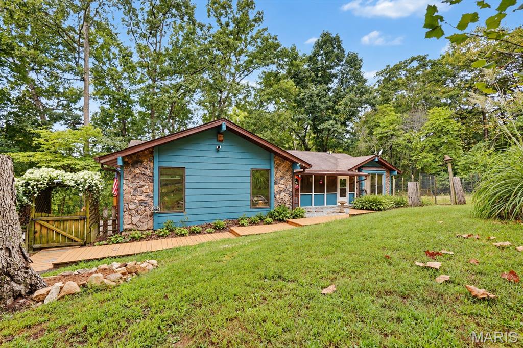 20983 Highlands Marthasville Missouri 3 bedroom 3 bathroom home for sale listed at $459,000