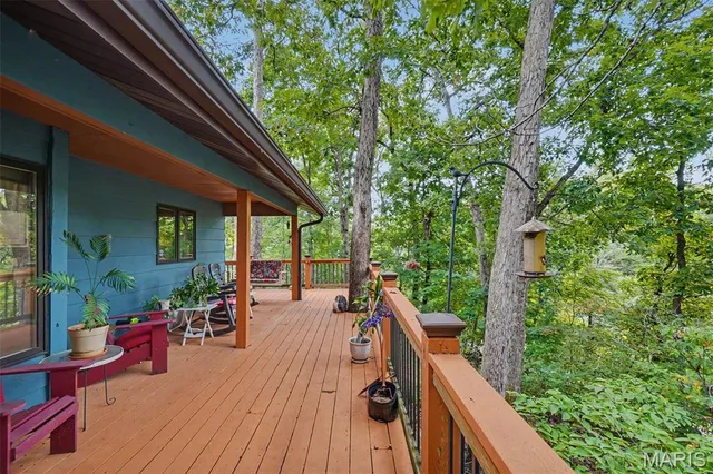 Primary bedroom — 20983 Highlands Marthasville Missouri real estate