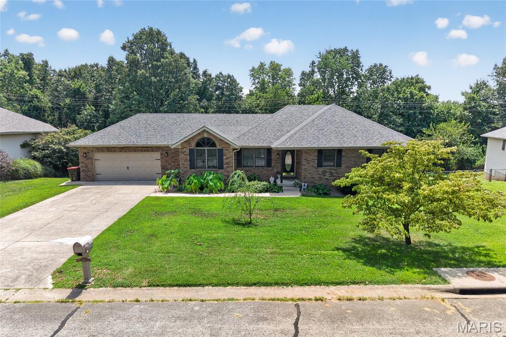 800 Rosewood Drive Lebanon Missouri 5 bedroom 3 bathroom home for sale listed at $422,000