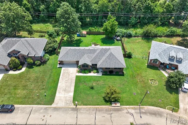 Front exterior — 800 Rosewood Drive Lebanon Missouri real estate