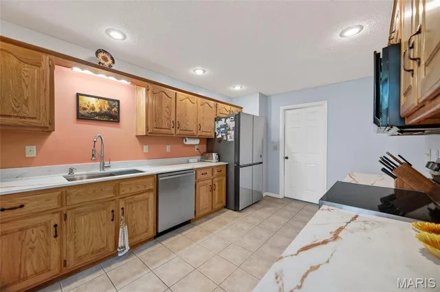 Kitchen — 800 Rosewood Drive Lebanon Missouri real estate