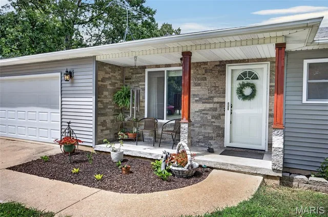 Front exterior — 20125 Kenyon Lane Lebanon Missouri real estate