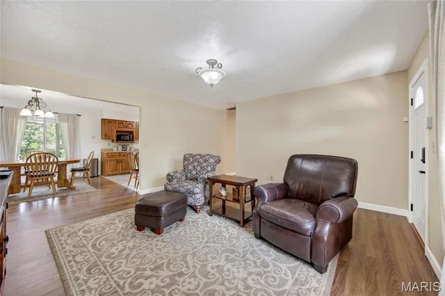 Primary bedroom — 20125 Kenyon Lane Lebanon Missouri real estate