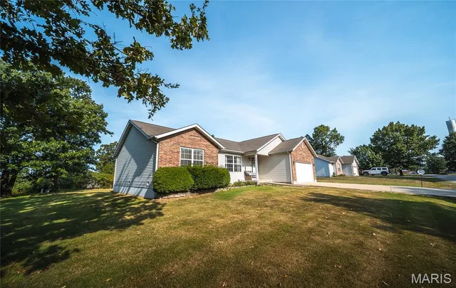 Front exterior — 20941 Lacombe Road Waynesville Missouri real estate