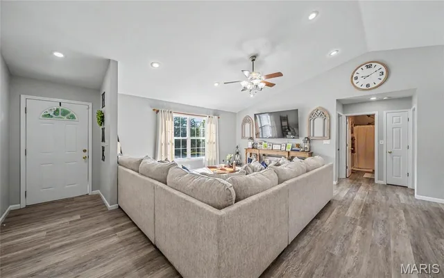 Primary bedroom — 20941 Lacombe Road Waynesville Missouri real estate