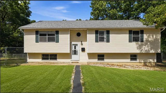 24370 Trolley Lane, St Robert MO