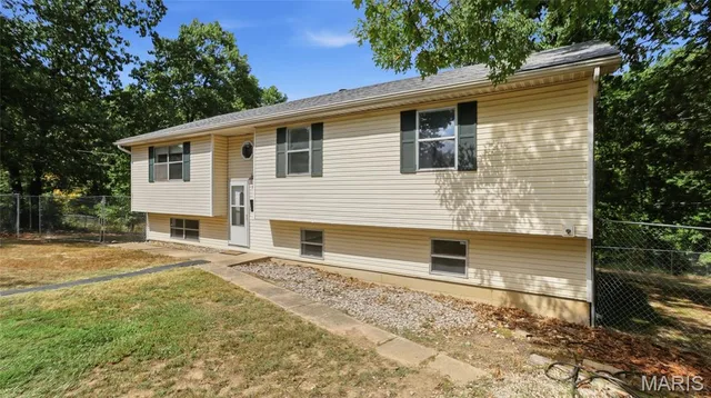 Front exterior — 24370 Trolley Lane St Robert Missouri real estate