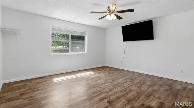 Living room — 24370 Trolley Lane St Robert Missouri real estate