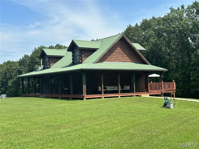 Primary bedroom — 2224 Highway Zz Owensville Missouri real estate