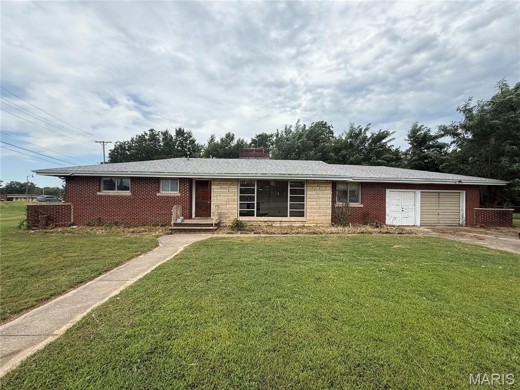 168 Crescent Drive Lebanon Missouri 2 bedroom 1 bathroom home for sale listed at $100,000