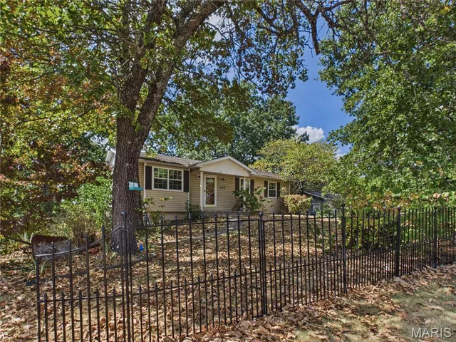 Front exterior — 15675 Talon Lane St Robert Missouri real estate