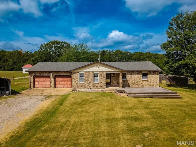 Front exterior — 30301 Peach Blossom Lane Lebanon Missouri real estate