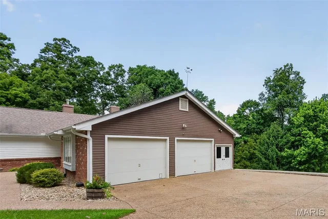 Kitchen — 29 Greenview Drive Defiance Missouri real estate