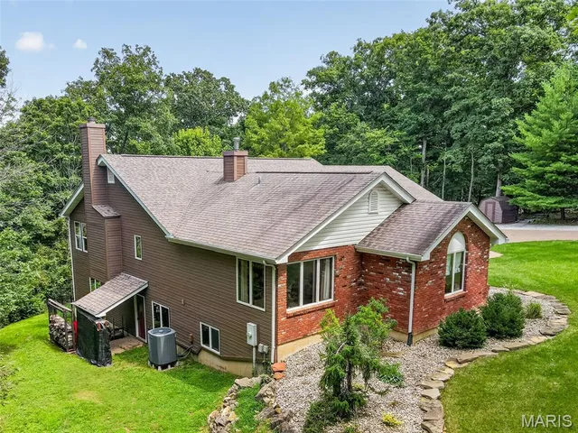 Primary bedroom — 29 Greenview Drive Defiance Missouri real estate