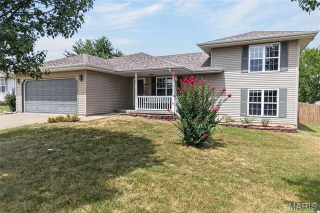 Front exterior — 1325 NATHANIEL Drive Lebanon Missouri real estate