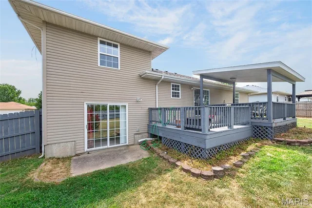 Primary bedroom — 1325 NATHANIEL Drive Lebanon Missouri real estate