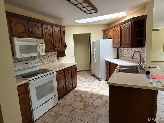 Kitchen — 200 Wagonwheel Drive Camdenton Missouri real estate