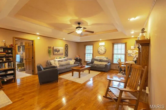 Living room — 503 Primrose Lane Houston Missouri real estate