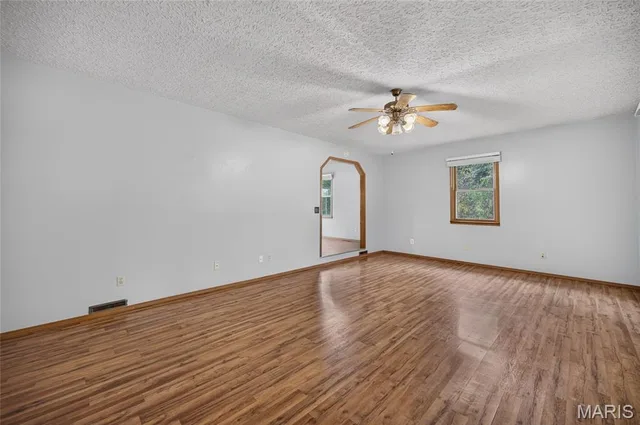 Living room — 26217 Silver Lane Waynesville Missouri real estate