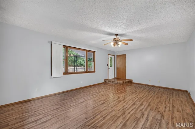 Primary bedroom — 26217 Silver Lane Waynesville Missouri real estate