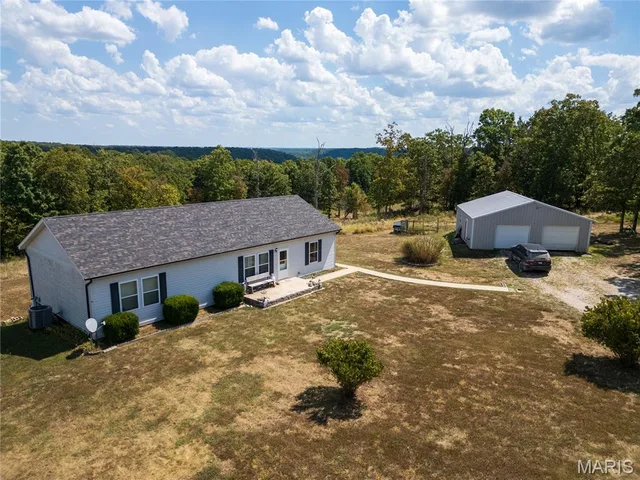 Primary bedroom — 25200 Raleigh Road Waynesville Missouri real estate