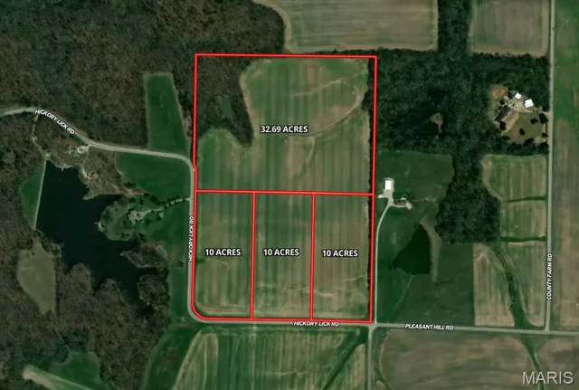 Primary bedroom — 10 Acres Hickory Lick Rd. Wright City Missouri real estate