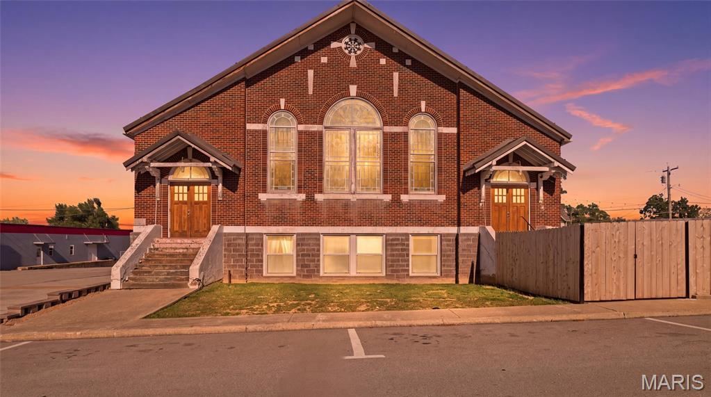 402 1st Street Houston Missouri home for sale listed at $475,000