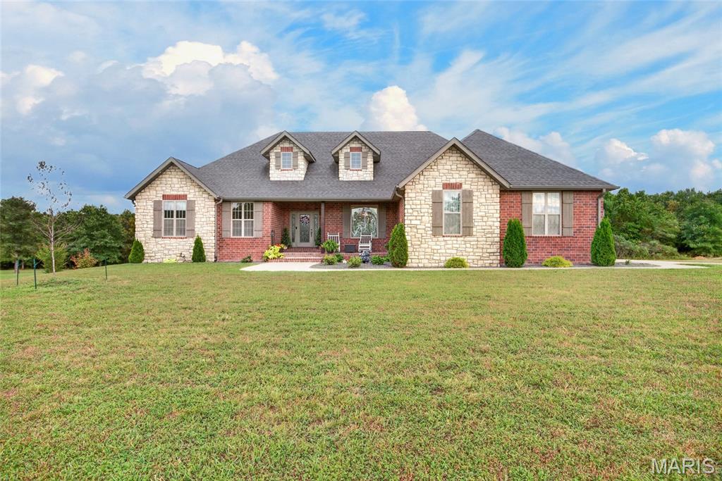 19160 Promise Drive Lebanon Missouri 5 bedroom 3 bathroom home for sale listed at $668,000