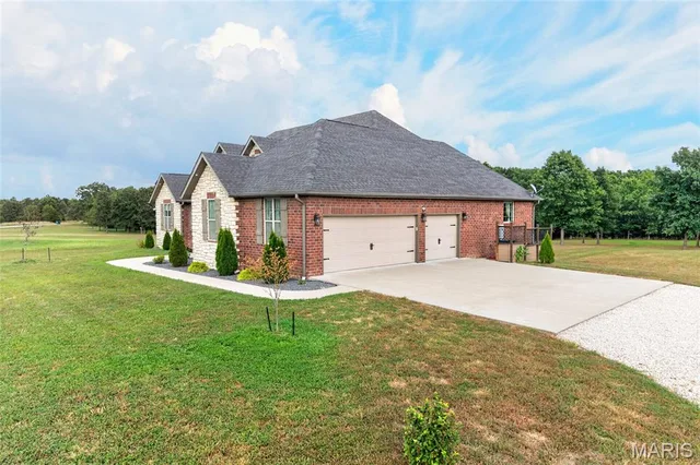Primary bedroom — 19160 Promise Drive Lebanon Missouri real estate