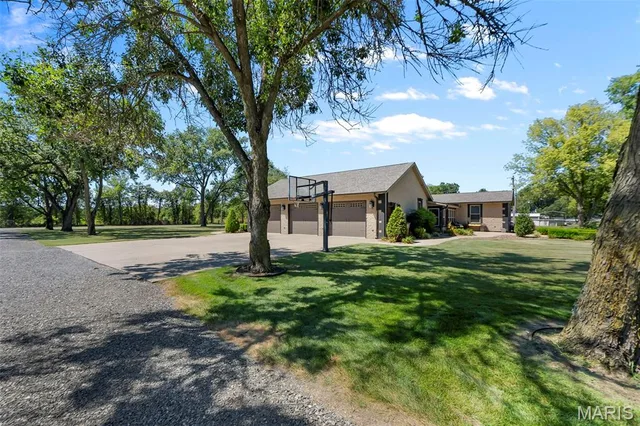 Primary bedroom — 2512 County Highway 401 Benton Missouri real estate