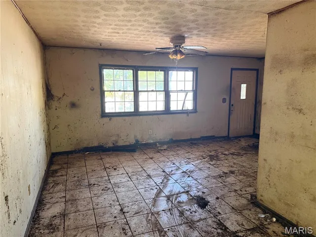 Primary bedroom — 706 McClain Street Richland Missouri real estate