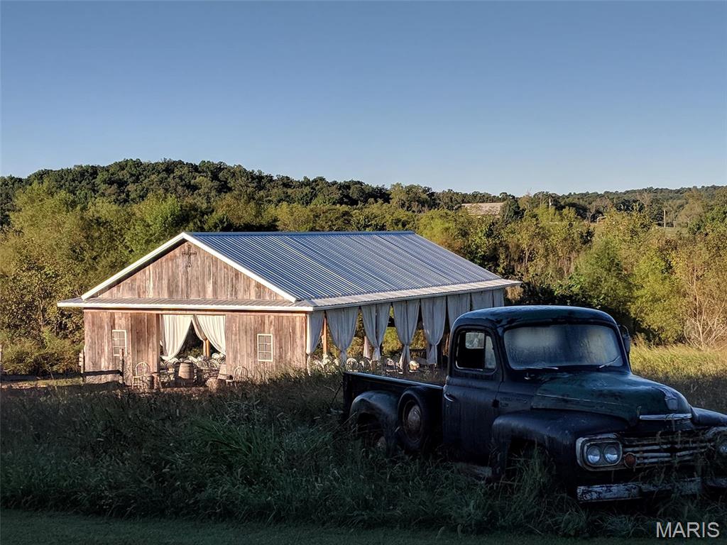 157 W State Road H Stoutland Missouri home for sale listed at $1,100,000
