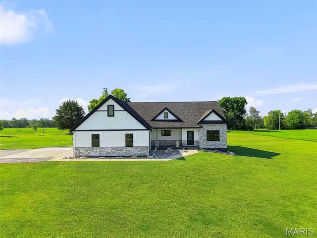 Living room — 120 White Wildlife Road Unincorporated Missouri real estate