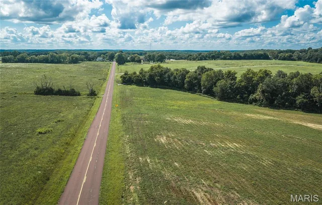 Living room — 27.94 Ac 00 State Hwy ZZ Owensville Missouri real estate