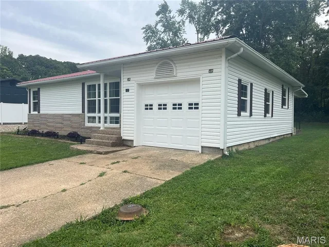 Front exterior — 107 E 6th Street Dixon Missouri real estate