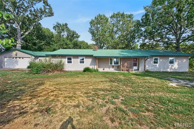 Primary bedroom — 22250 S Hwy 7 Richland Missouri real estate